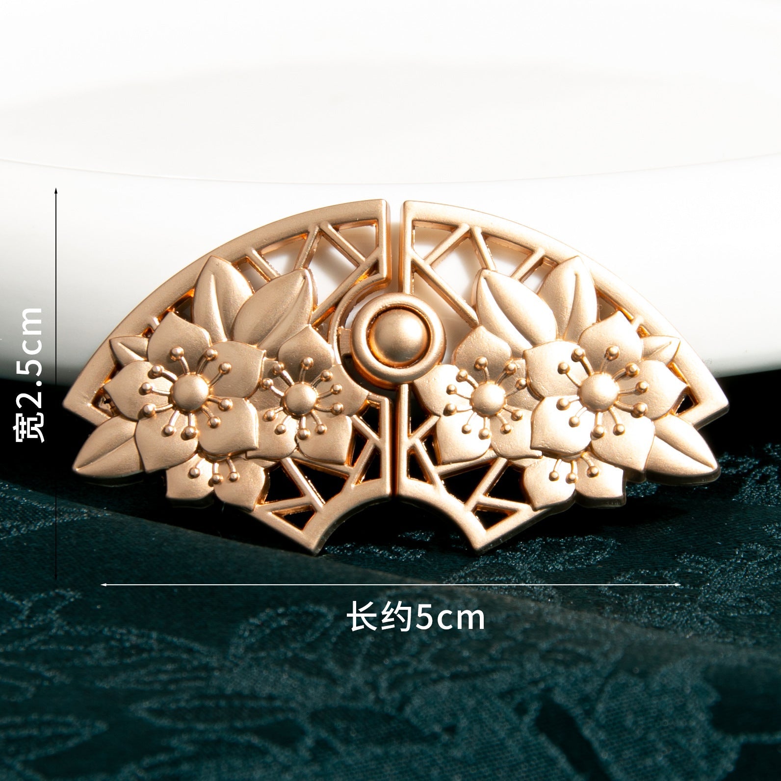 5 cm Light Gold fan-shaped frog button with blossom lattice and two dangling pearl teardrops