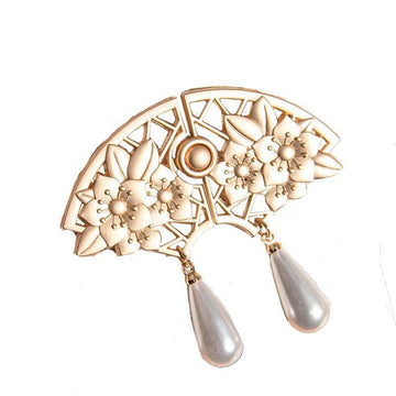 Light Gold fan-shaped metal frog button with four blossom motifs and two teardrop pearls