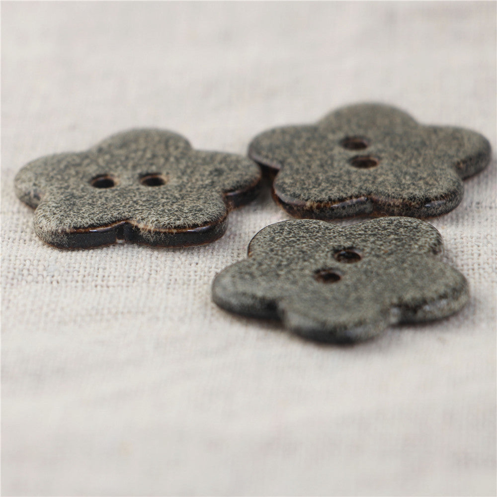 Gray ceramic five-leaf clover sewing buttons, 2-hole, 3 pcs