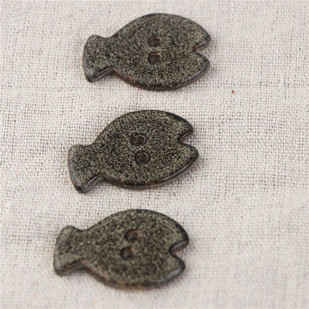 Gray fish-shaped ceramic buttons, 2-hole, handmade, close-up (3pcs)