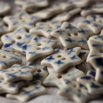 Blue-and-white ceramic sewing buttons, five-point star shape with two holes (4PCS)