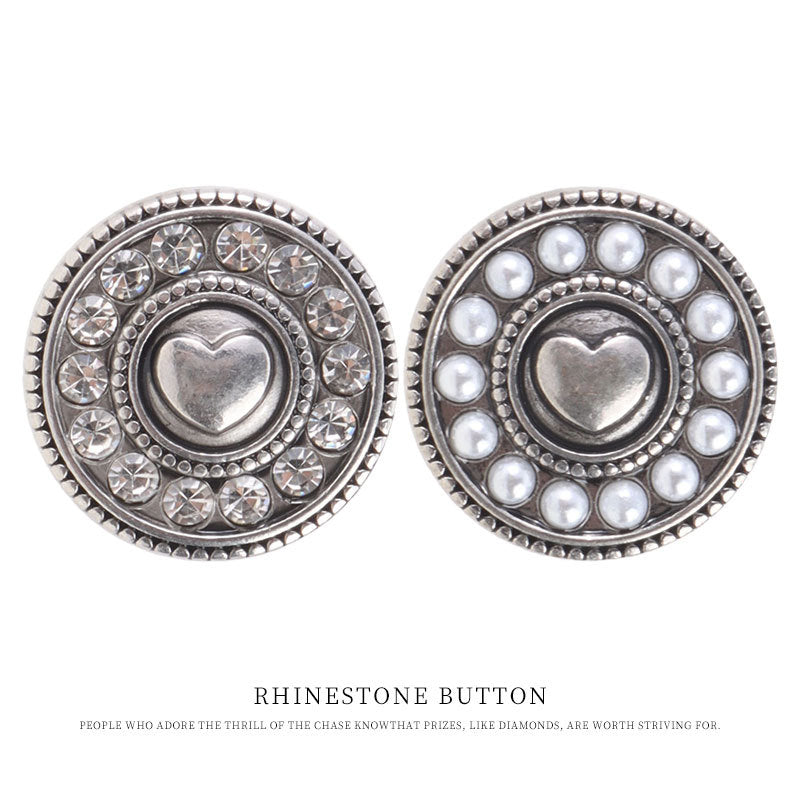 Lot de boutons argent vieilli: cœur cristal entouré pierres et cœur perles