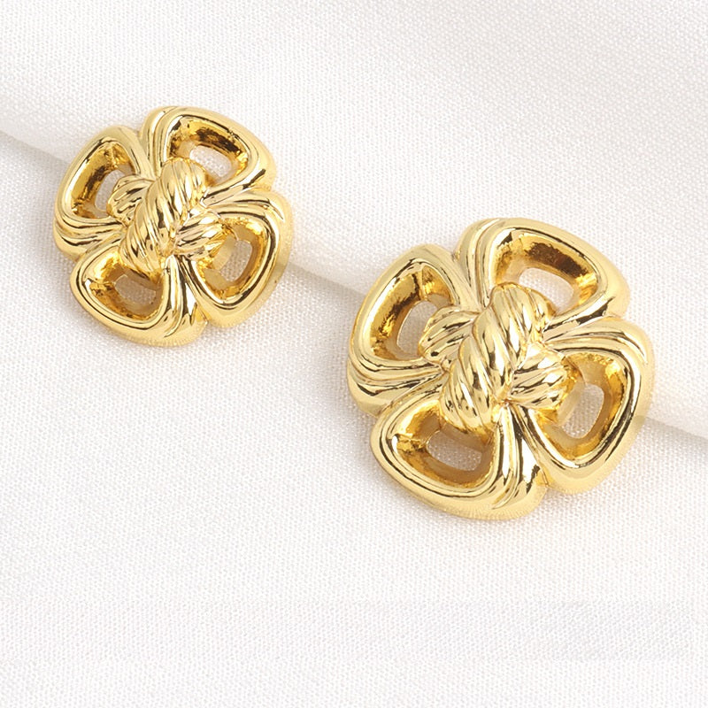 2 goldfarbene Metallknöpfe mit vierblättrigem Kleeblatt, glänzende Relief-Oberfläche, mit Schaft