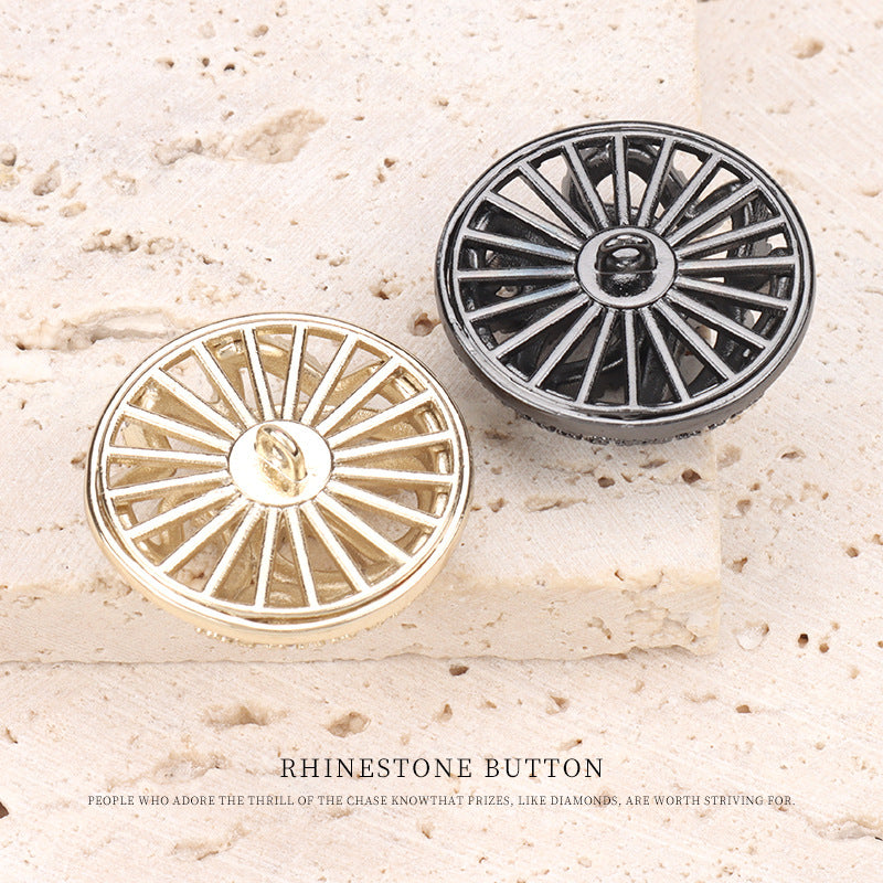 Blumenförmiger Zirkon-Knopf im Strahlen-Design, goldfarben und dunkel-silberfarben