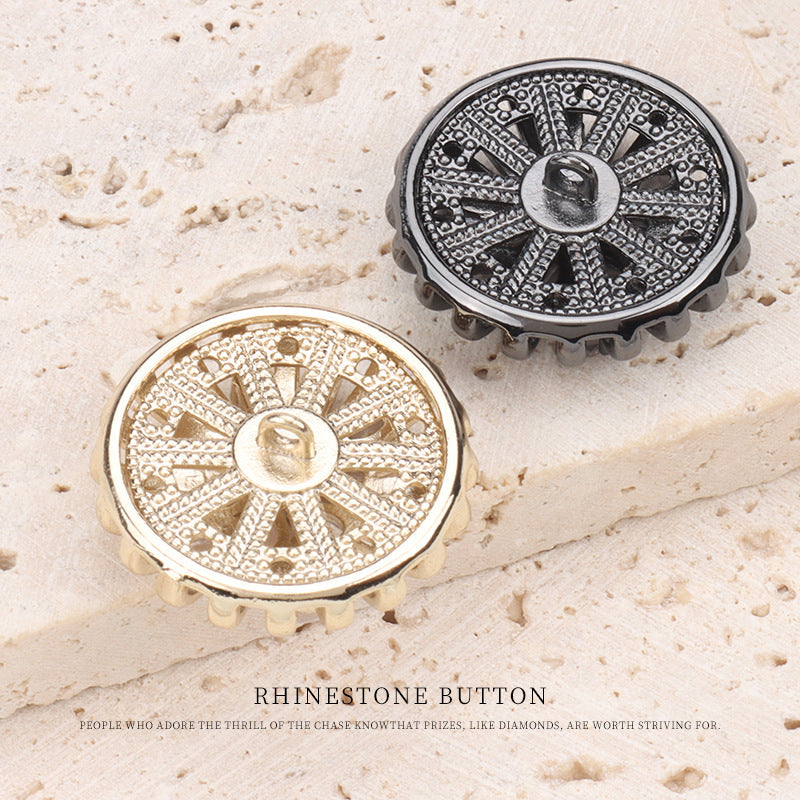 Gunmetal-farbener Blütenknopf mit Zirkonia-Steinen, runde Rückseite mit Stiel