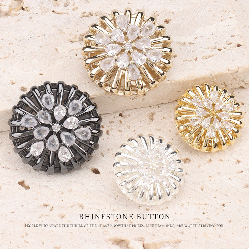 Zirkonia-Blütenknöpfe in Gold, Silber und Gunmetal mit Strahlen-Design