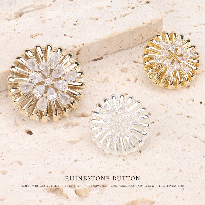 Zirkonia-Blütenknöpfe in Gold und Silber, zwei Lagen Strahlen mit Steinen