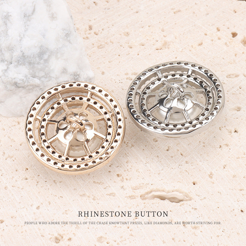 Gold- und silberner Mantelknopf mit Perlenmitte und Zirkonia-Doppelring, 2-teilig