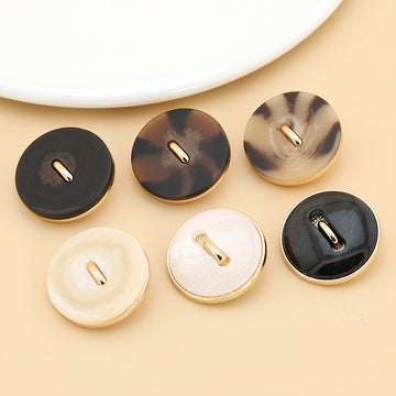 Harz-Mantelknöpfe mit Metallösen, mehrere Farben (schwarz, beige, braun) und Schaft, 15er-Set