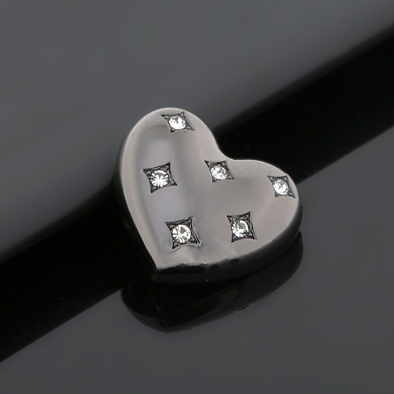 Botón corazón con pedrería, acabado gris oscuro (gunmetal)