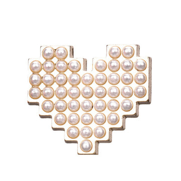 Heart-shaped pearl button, gold-tone metal frame, set of 15