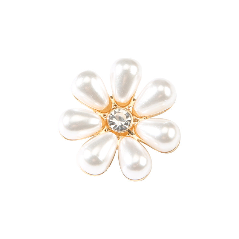Floral pearl button with crystal center, gold-tone metal base, 23–32mm