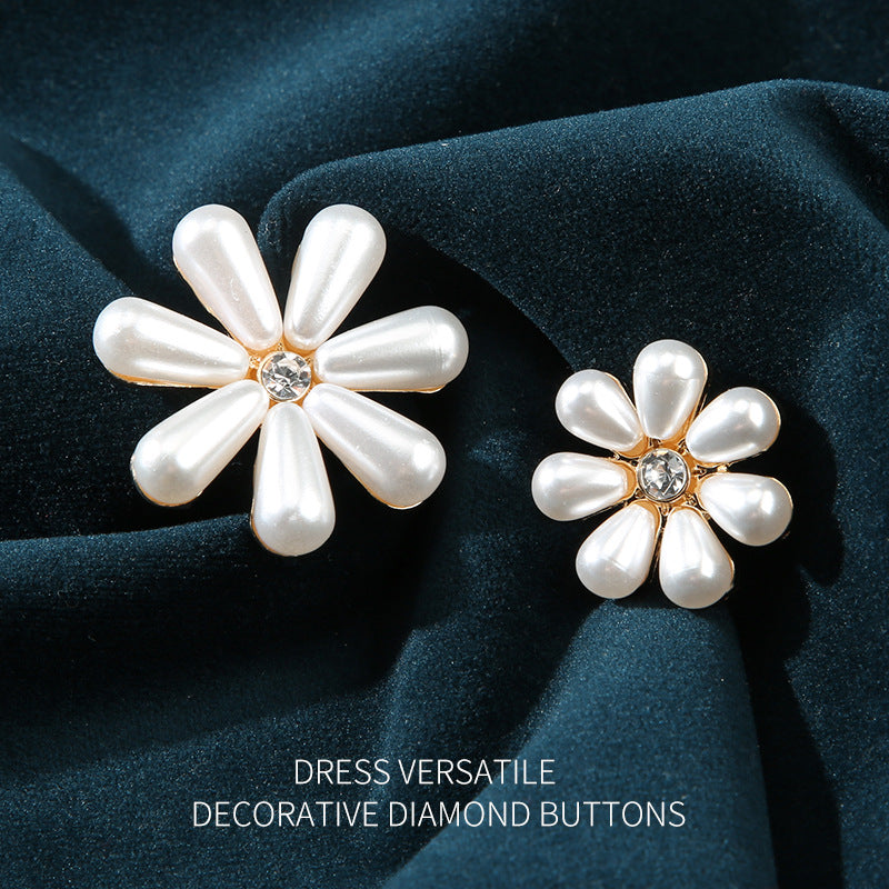 Pair of floral pearl buttons with crystal centers, gold-tone metal base, 23–32mm