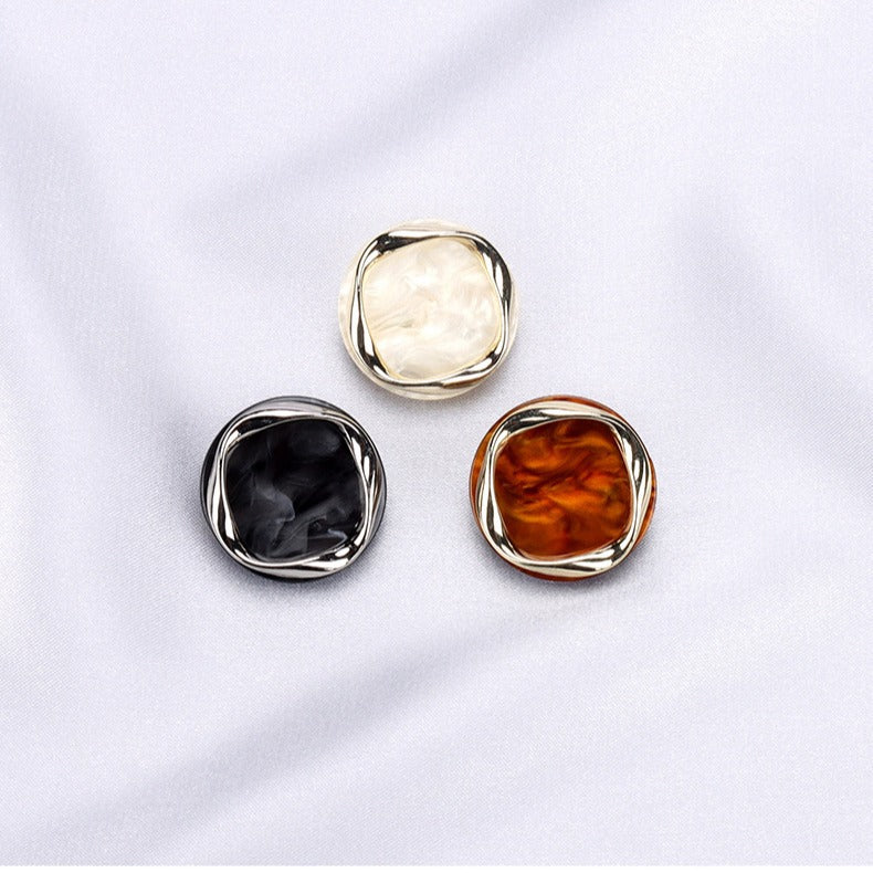 Round resin buttons: beige, black, and red-brown with metal rims