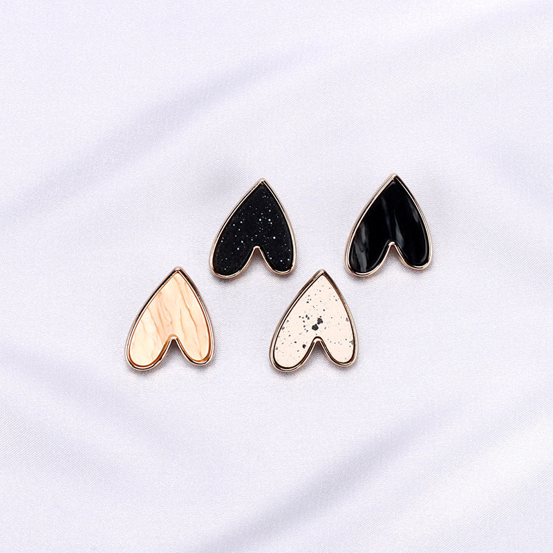 Heart-shaped metal shank buttons, mixed beige and black fronts in a set