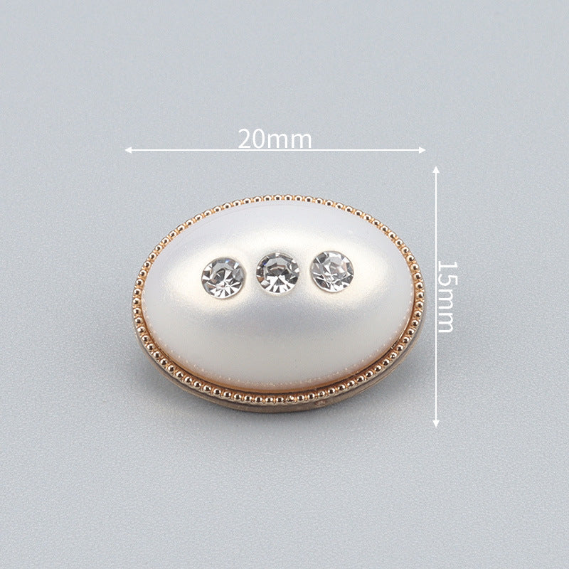 Oval Strickknopf, goldfarbener Rand mit 3 glitzernden Kristalleinsätzen, ca. 20 mm