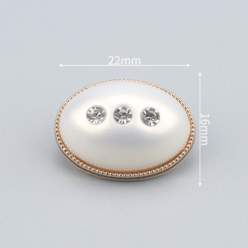 Oval Strickknopf, goldfarbener Rand mit 3 glitzernden Kristalleinsätzen, ca. 22 mm