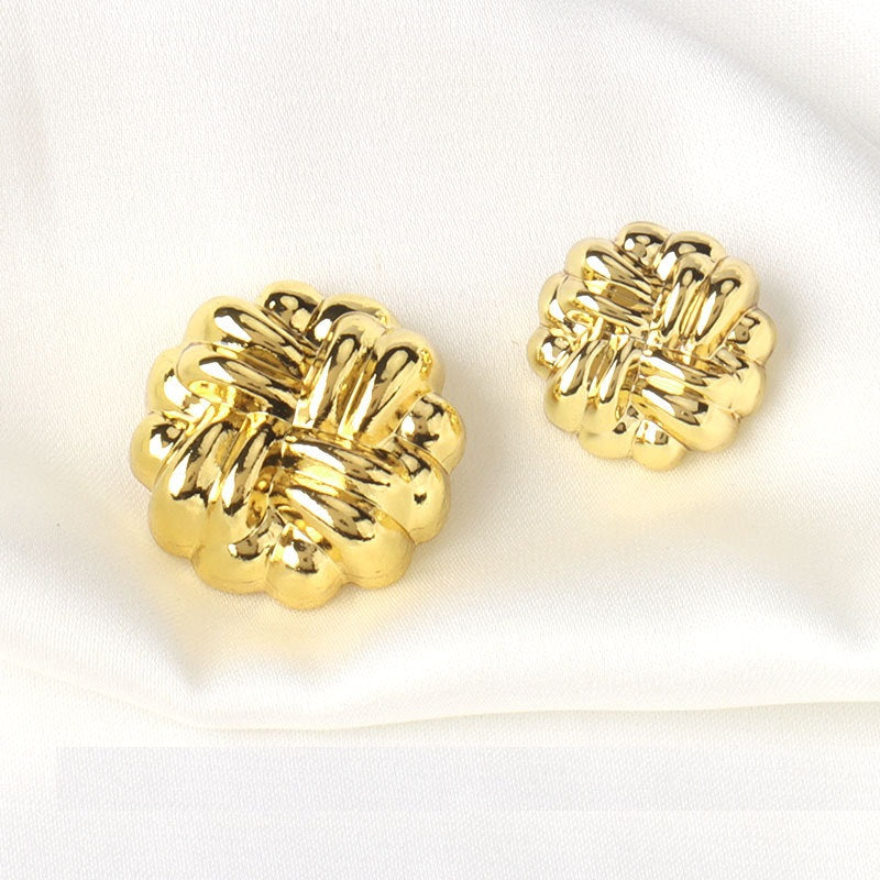Two gold round laced buttons, glossy finish, visible shank posts, 15/20mm