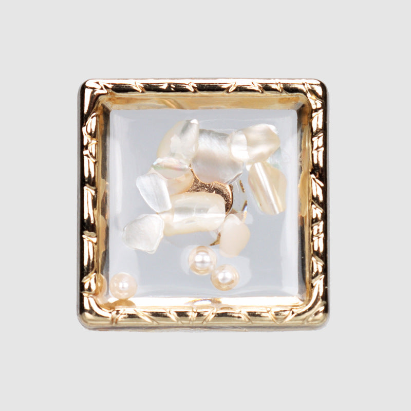 Quadratischer Mantelknopf mit goldfarbenem Metallrahmen, Muschel- und Perlenoptik, 15–22 mm