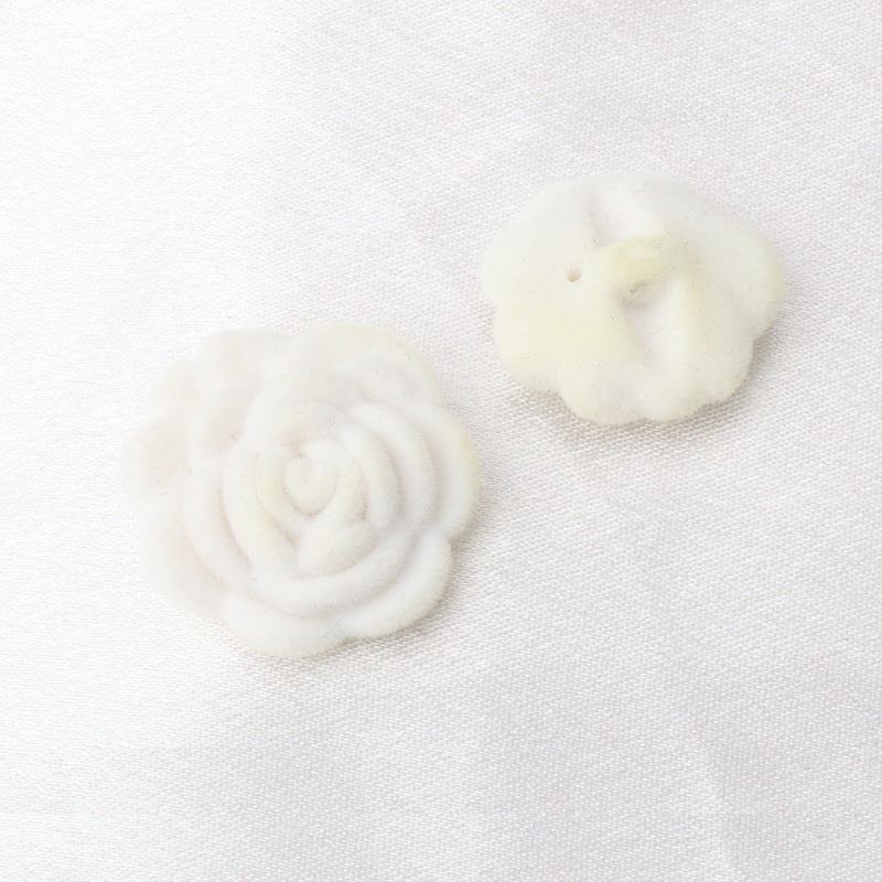 White velvet rose buttons (15/21/25mm), rose and round flower shapes, 2 holes