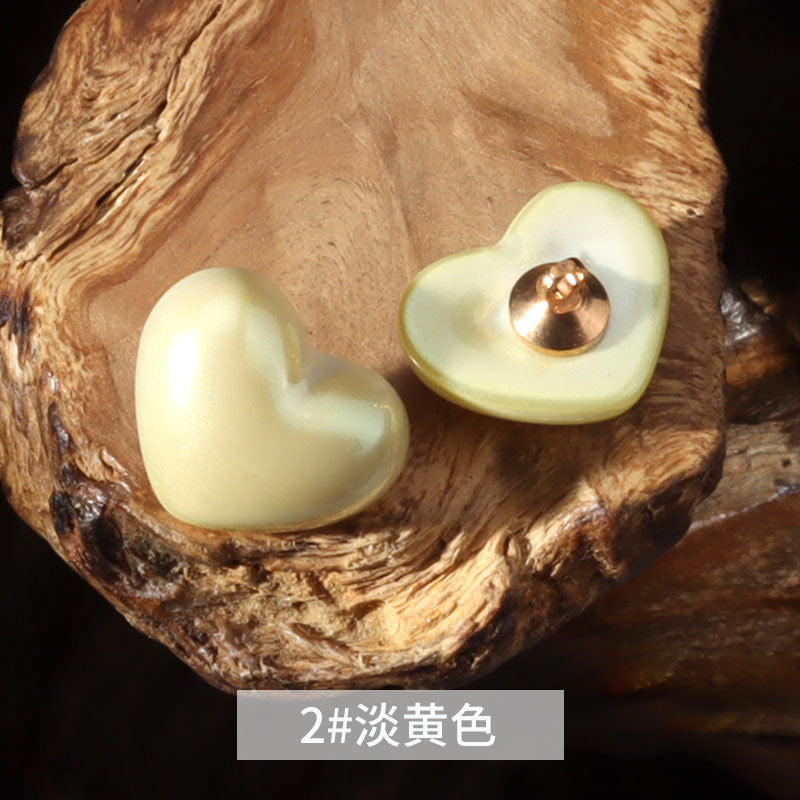 心形塑料纽扣（淡黄色），正面金属扣脚
