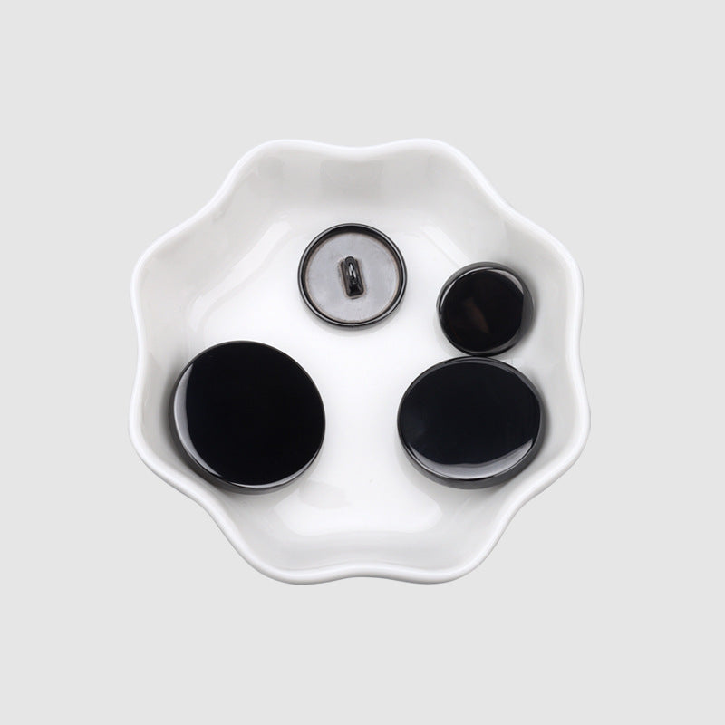 Black ceramic flat buttons with shank in a tray, 15–25 mm