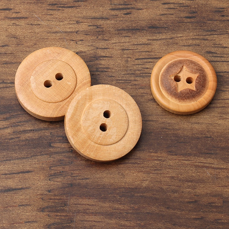 Round poplar wood buttons with star design and two holes, light and burned finishes
