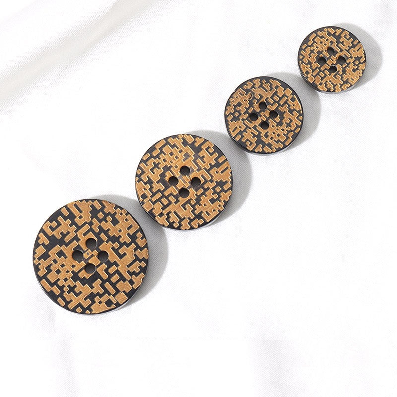Five 15–25mm round horn buttons, 4-hole fronts with tan and dark geometric print