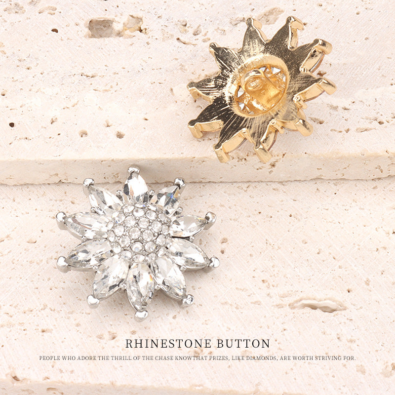 Goldfarbener Blumen-Strassknopf mit Schaft, runder Steinrand, 32 mm