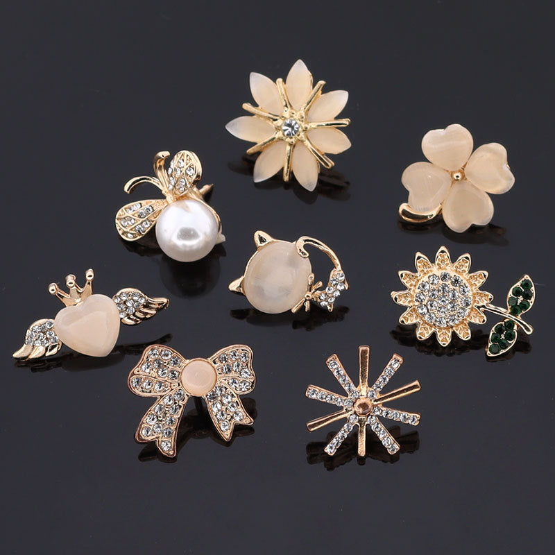 8-pack golden brooches with flower, snowflake, bee, cat, clover, bow and angel designs