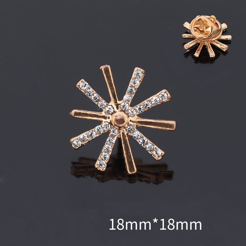 Golden snowflake brooch with rhinestone rays, 18mmx18mm
