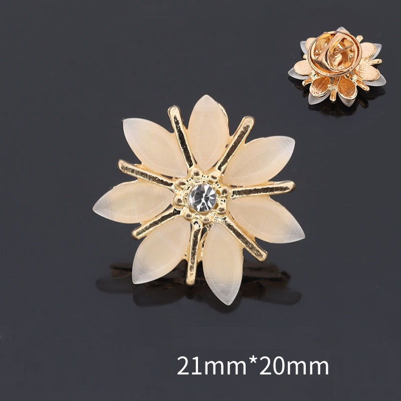 Golden flower brooch with petal-like petals and crystal center, 21mmx20mm