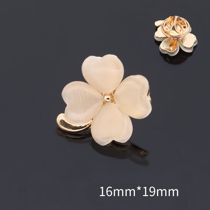 Golden four-petal flower brooch with white center, 16mmx19mm