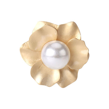 Gold lotus-shaped pearl button with metal shank, 29mm