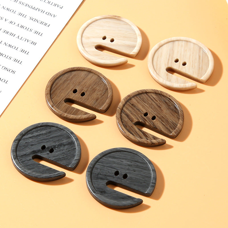 Pac-Man two-hole buttons in light beige, brown and dark gray resin, 15–28 mm