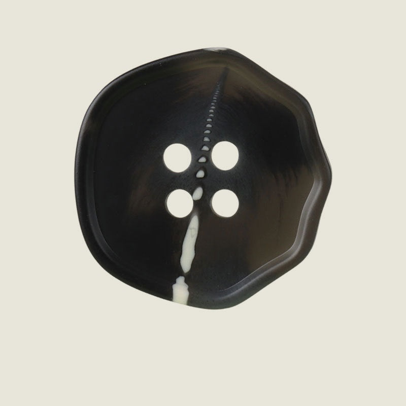 Schwarzer, unregelmäßiger Resin-Knopf mit vier Löchern, 18-28mm