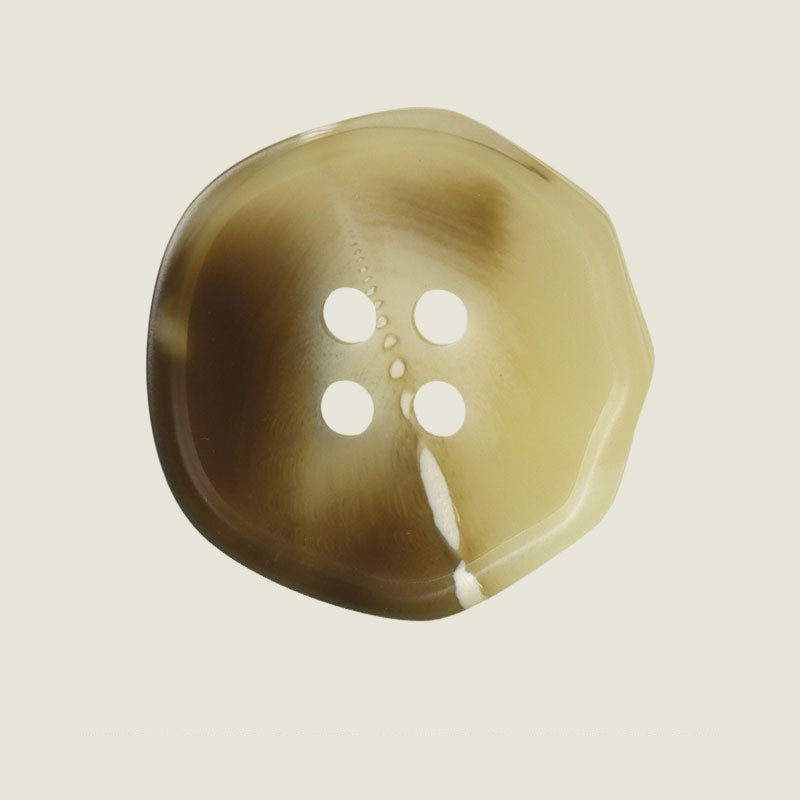 Beiger, unregelmäßiger Resin-Knopf mit vier Löchern, 18-28mm