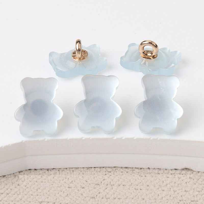 Hellfarbene Bärenknöpfe aus Resin mit goldfarbener Öse, 12mm (pastell) – 30er
