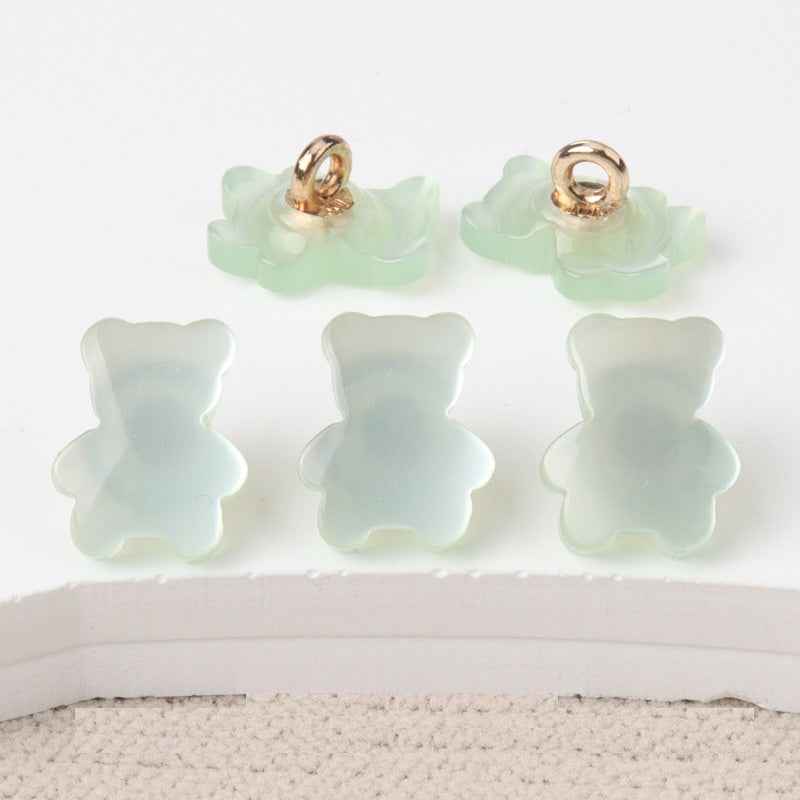 Pastellgrüne und weiße Bärenknöpfe aus Resin mit goldfarbener Öse, 12mm