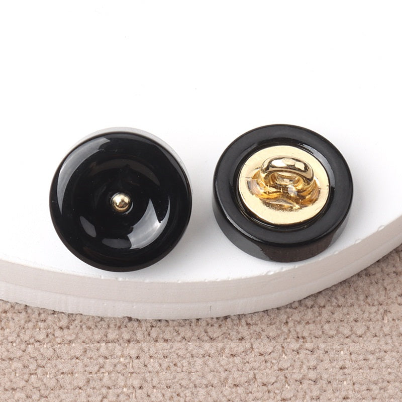 Runde Harzknöpfe, 11 mm, schwarz, goldene Rückseite mit Öse