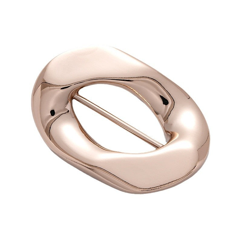 Irregular rose-gold buckle for coats and swimsuits, single piece close-up