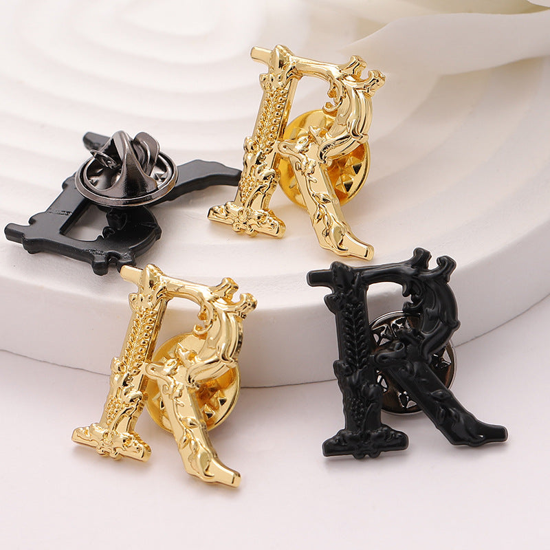 Buchstabe-R-Anstecknadel in Gold, mit Clips und schwarzer Rückseite