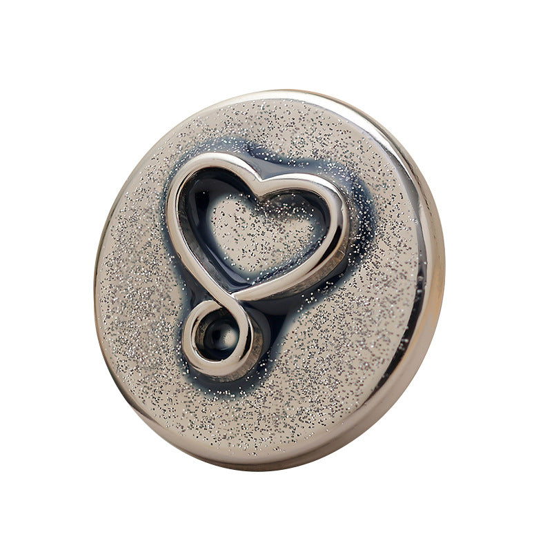 23mm silberfarbener Metall-Knopfsockel mit rundem Herzen-Ausschnitt und 2 Löchern