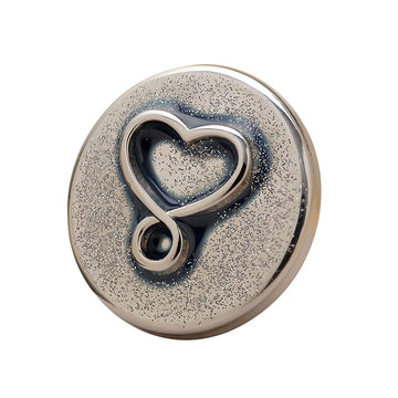 23mm silberfarbener Metall-Knopfsockel mit rundem Herzen-Ausschnitt und 2 Löchern