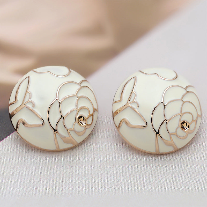 Pair of white camellia-pattern metal buttons, mushroom shape, front with gold center