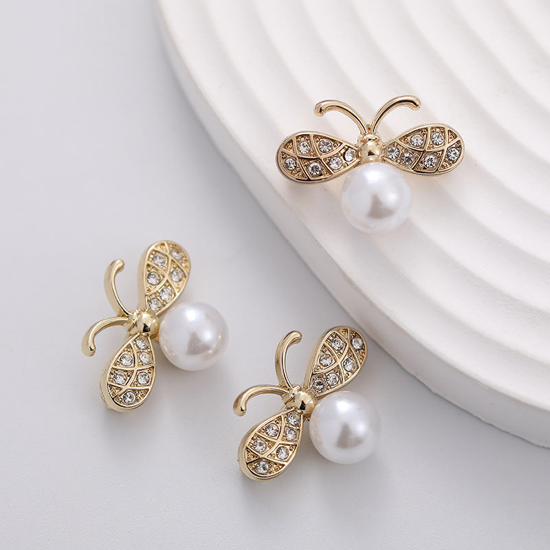 Set of bee-shaped pearl brooches, gold finish, white pearls and crystal rhinestones