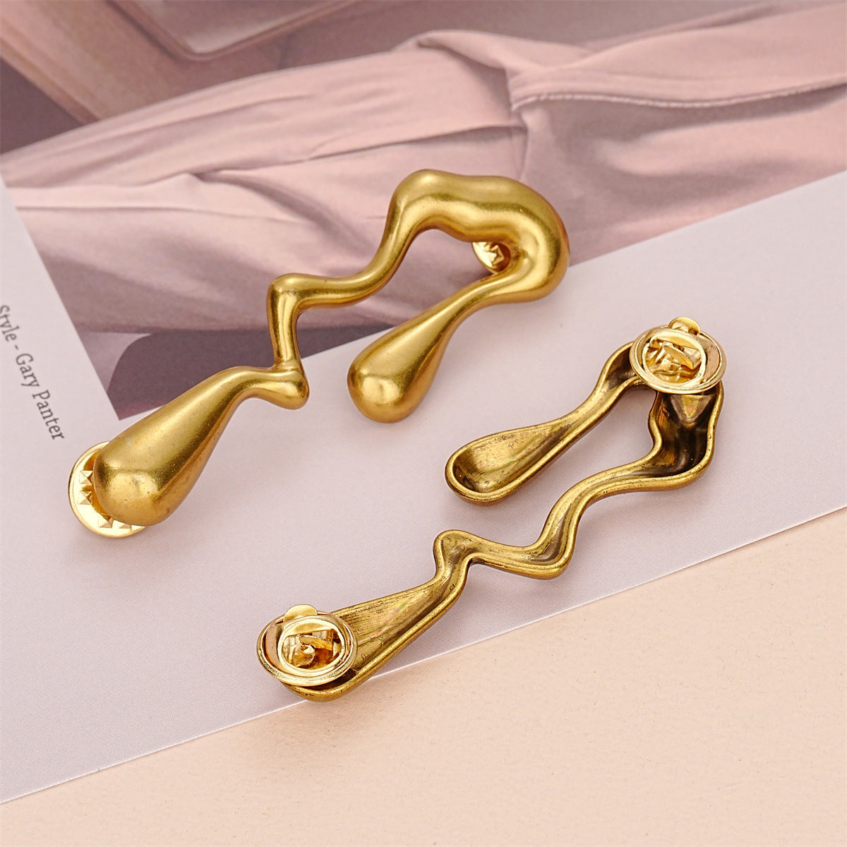 Golden irregular teardrop waist-cinching buckle, metal clasp detail, 2 pcs