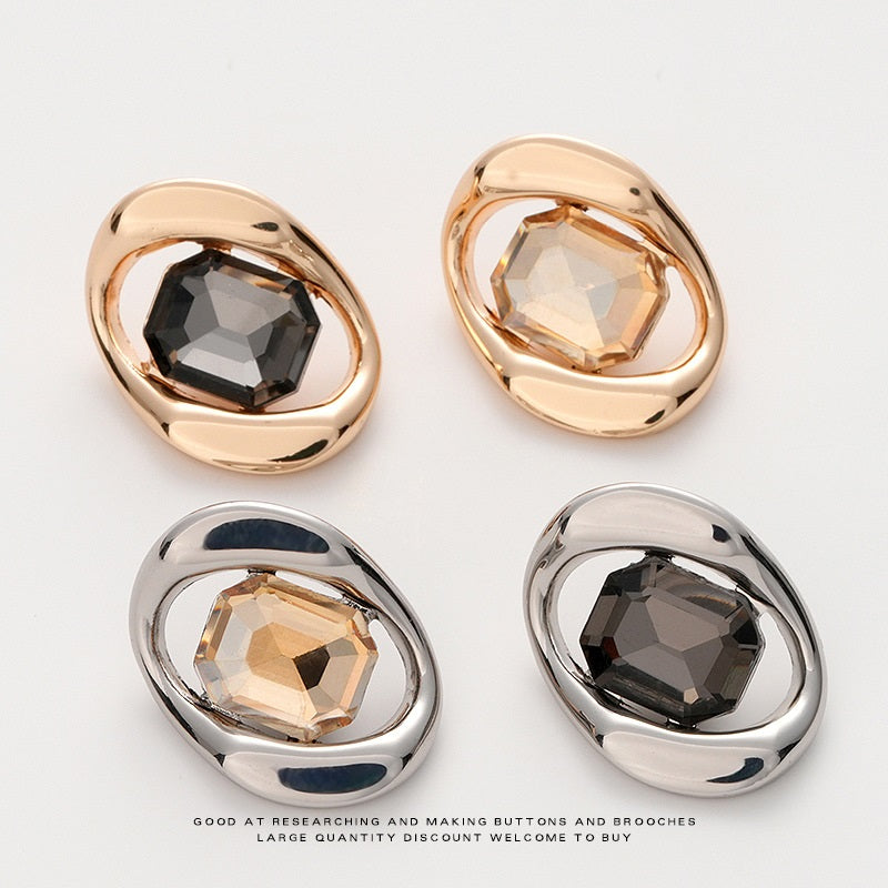 4 metal buttons with square geometric crystal in gold and silver frames