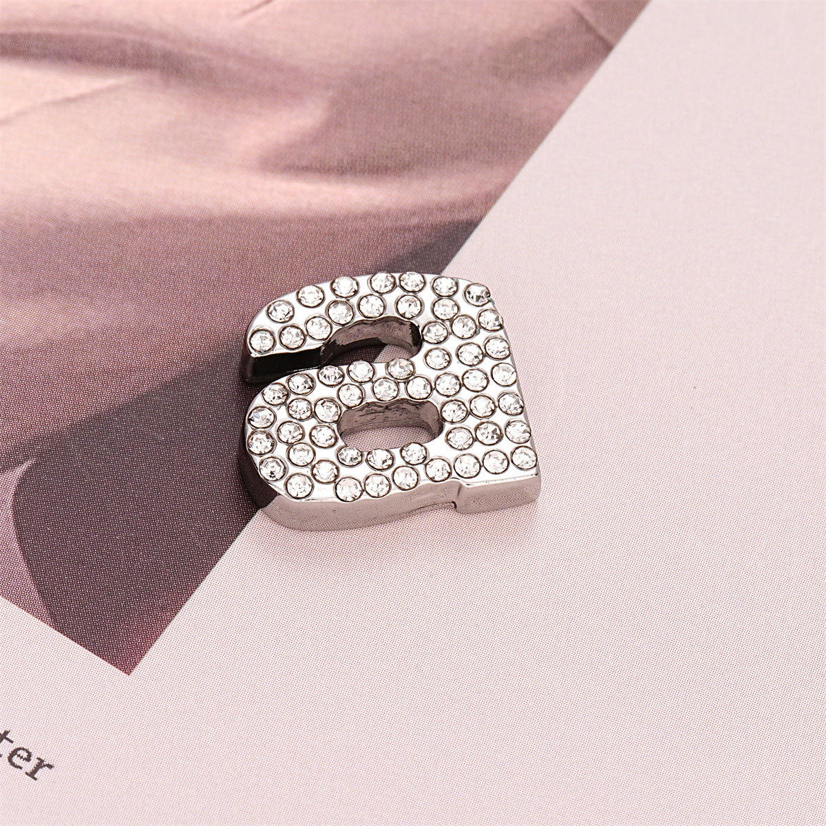 Silberner Strass-Buchstabenknopf A, glänzende Steinbesetzung, handgenäht