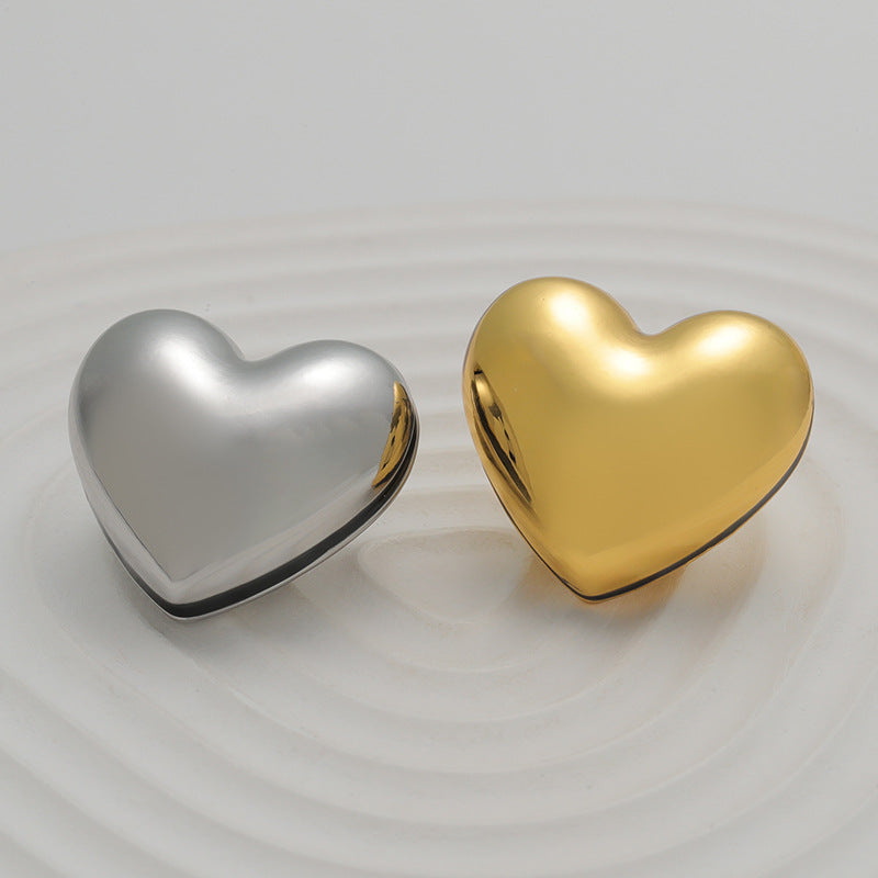 Two hollow 3D heart-shaped alloy buttons, silver and gold, 20–25 mm, glossy finish